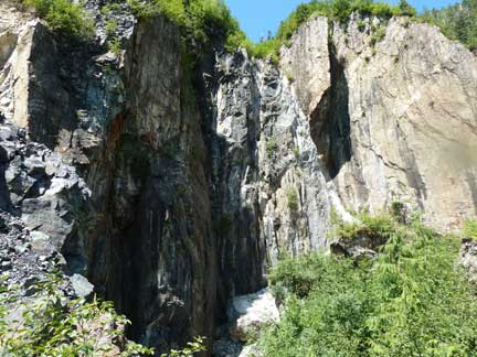 Hangging Wall